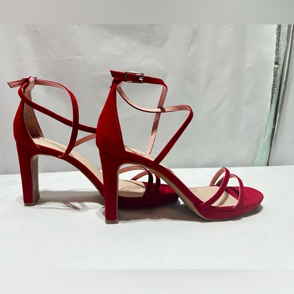 Red Strappy Block Heel Chinese laundry heel - Picture 3 of 7